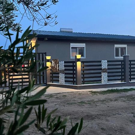 K&M Villas Nea Kallikrateia Bagian luar foto