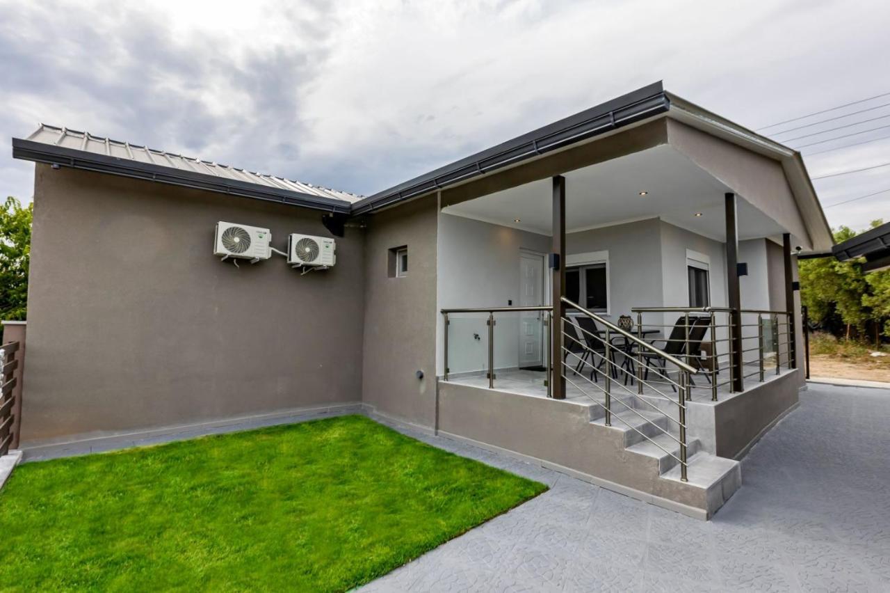 K&M Villas Nea Kallikrateia Bagian luar foto