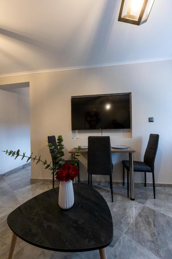 K&M Villas Nea Kallikrateia Bagian luar foto