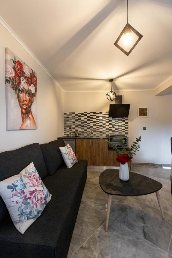 K&M Villas Nea Kallikrateia Bagian luar foto