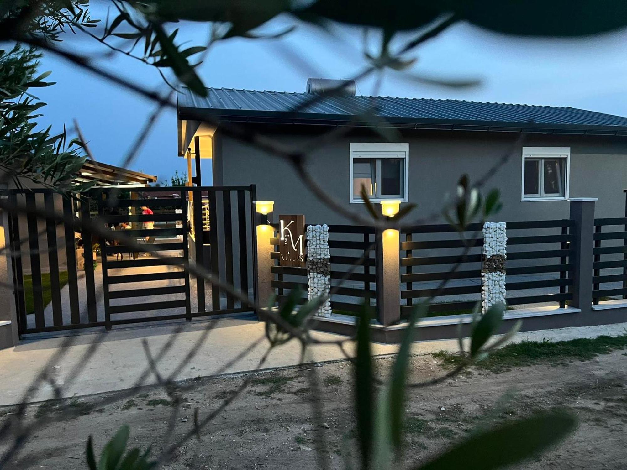 K&M Villas Nea Kallikrateia Bagian luar foto