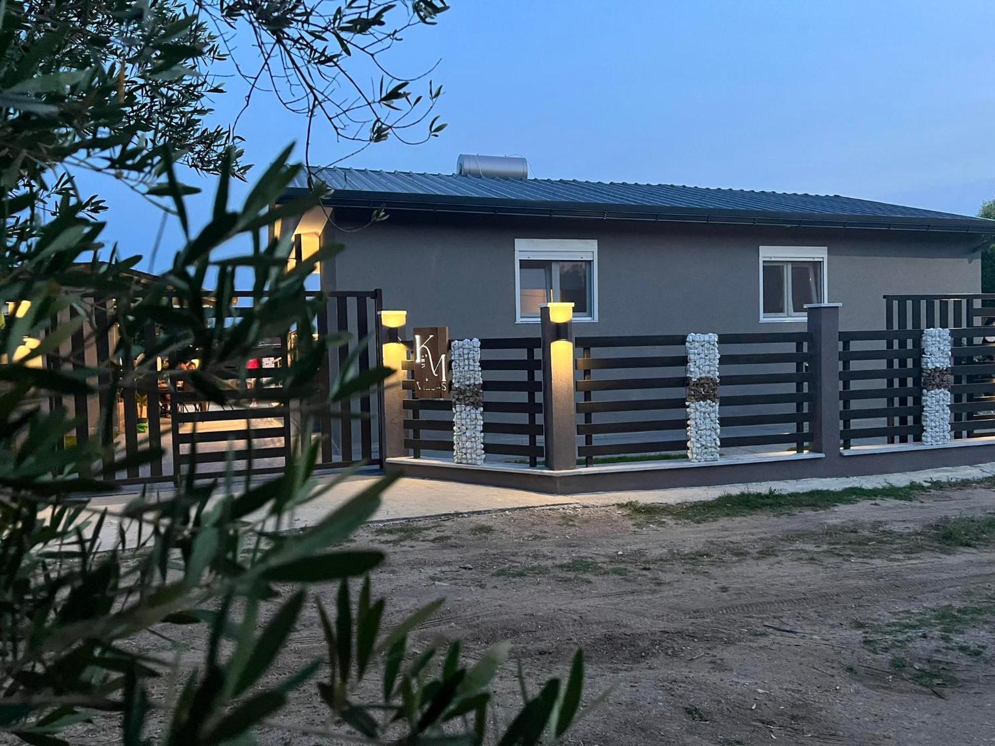 K&M Villas Nea Kallikrateia Bagian luar foto