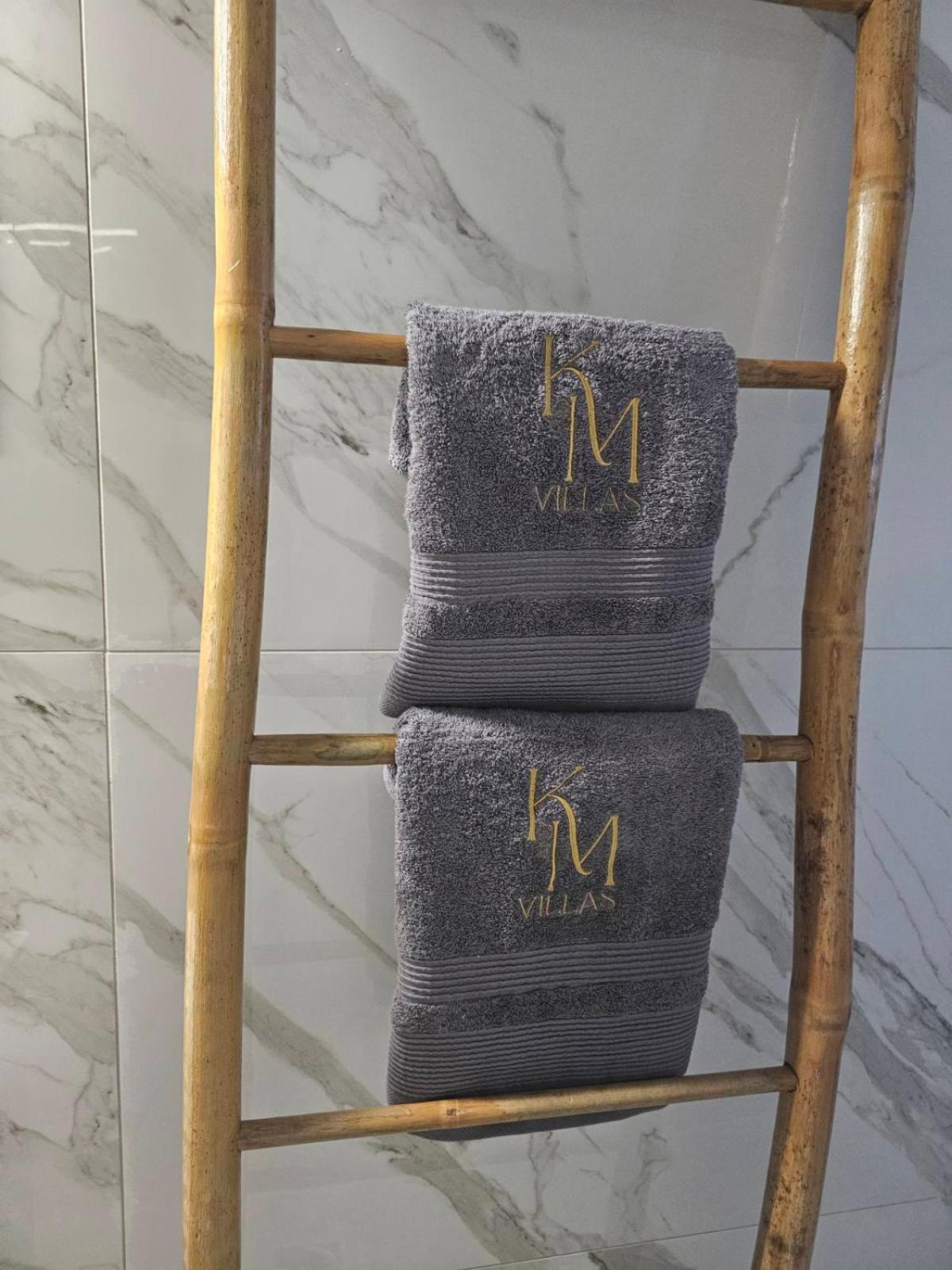 K&M Villas Nea Kallikrateia Bagian luar foto